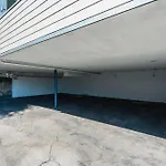 New Renovated 2B2B Apt Self Checkin Free Parking 1