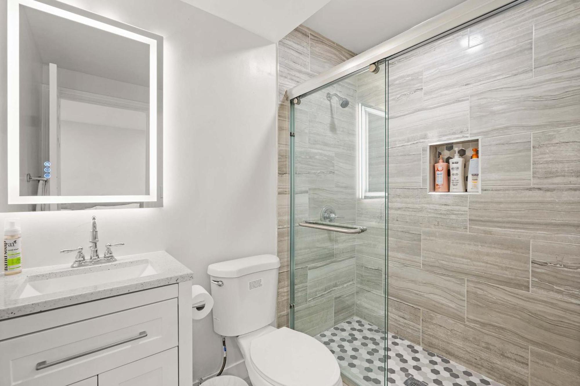 New Renovated 2b2b Self Checkin Free Parking 1 Apartment